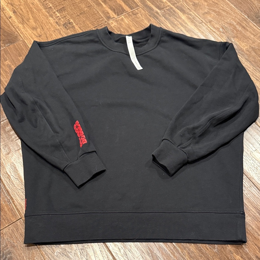 Lululemon black crew neck size 6